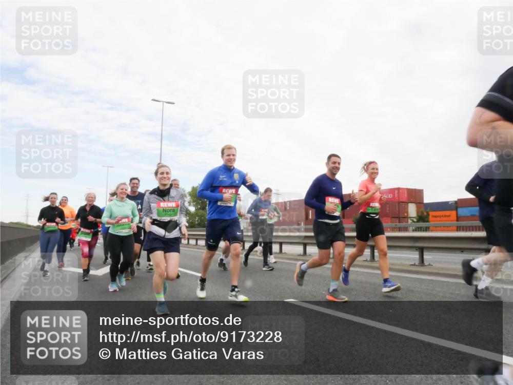 03.10.2025 - Köhlbrandbrückenlauf Matties Gatica Varas http://msf.ph/oto/9173228 03.10.2025 15:25:00 Position 3  meine-sportfotos.de