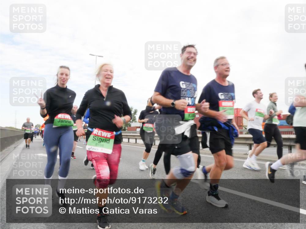 03.10.2025 - Köhlbrandbrückenlauf Matties Gatica Varas http://msf.ph/oto/9173232 03.10.2025 15:25:02 Position 3 8166 meine-sportfotos.de