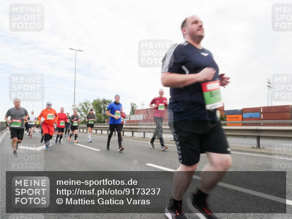 03.10.2025 - Köhlbrandbrückenlauf Matties Gatica Varas http://msf.ph/oto/9173237 03.10.2025 15:25:04 Position 3  meine-sportfotos.de