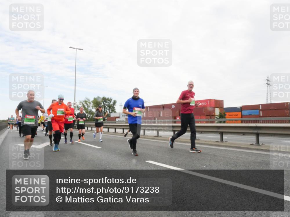 03.10.2025 - Köhlbrandbrückenlauf Matties Gatica Varas http://msf.ph/oto/9173238 03.10.2025 15:25:05 Position 3  meine-sportfotos.de