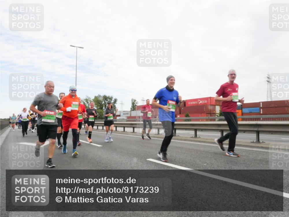 03.10.2025 - Köhlbrandbrückenlauf Matties Gatica Varas http://msf.ph/oto/9173239 03.10.2025 15:25:05 Position 3 8742 meine-sportfotos.de