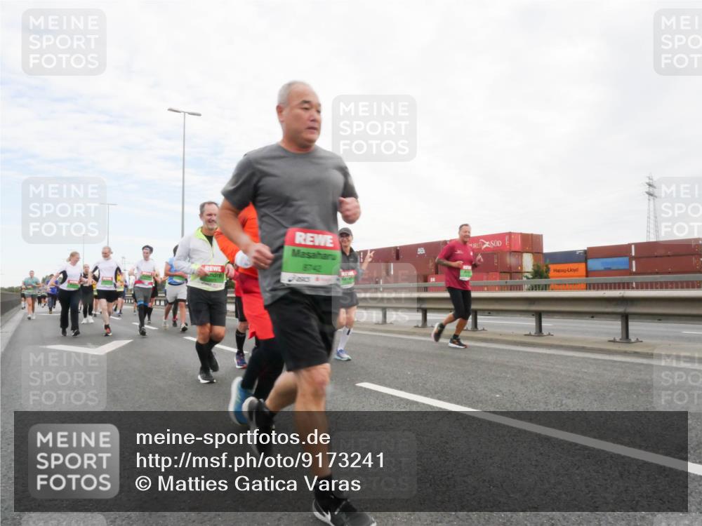 03.10.2025 - Köhlbrandbrückenlauf Matties Gatica Varas http://msf.ph/oto/9173241 03.10.2025 15:25:06 Position 3 8742 meine-sportfotos.de