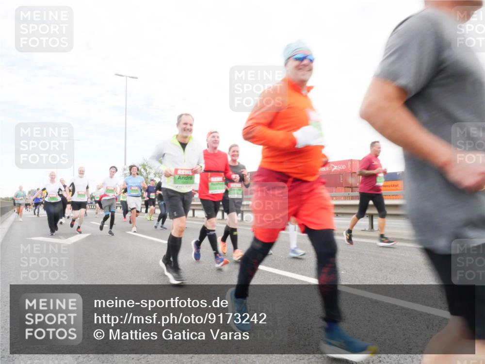 03.10.2025 - Köhlbrandbrückenlauf Matties Gatica Varas http://msf.ph/oto/9173242 03.10.2025 15:25:07 Position 3  meine-sportfotos.de