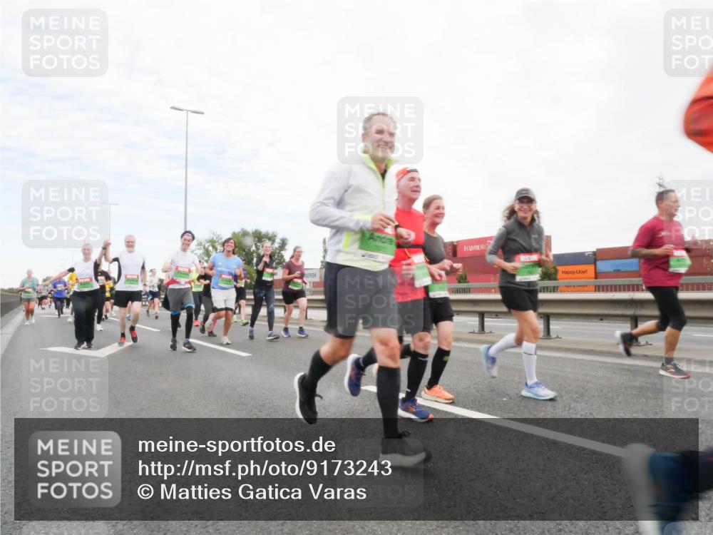 03.10.2025 - Köhlbrandbrückenlauf Matties Gatica Varas http://msf.ph/oto/9173243 03.10.2025 15:25:07 Position 3  meine-sportfotos.de
