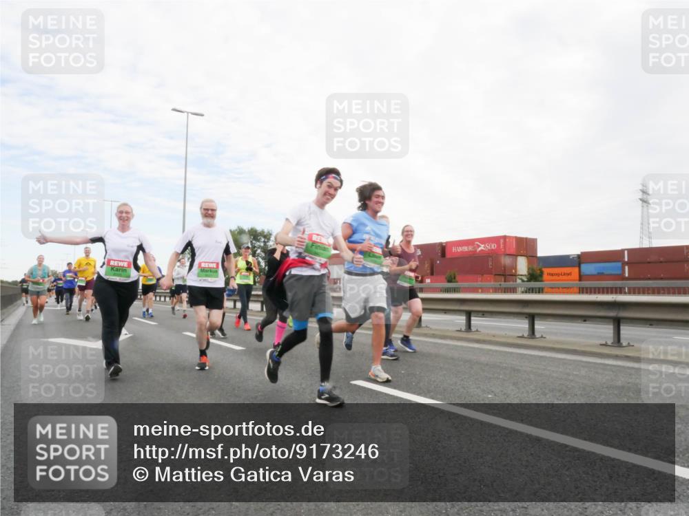 03.10.2025 - Köhlbrandbrückenlauf Matties Gatica Varas http://msf.ph/oto/9173246 03.10.2025 15:25:09 Position 3  meine-sportfotos.de
