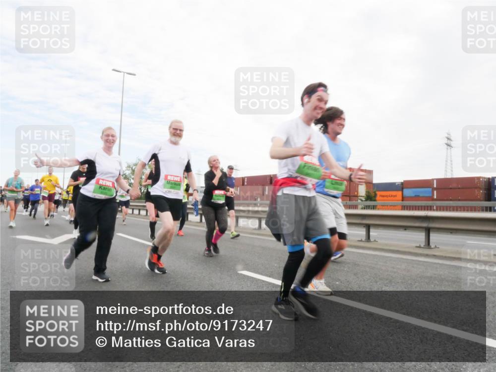 03.10.2025 - Köhlbrandbrückenlauf Matties Gatica Varas http://msf.ph/oto/9173247 03.10.2025 15:25:09 Position 3  meine-sportfotos.de
