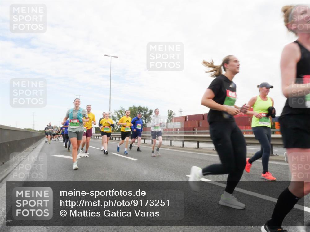 03.10.2025 - Köhlbrandbrückenlauf Matties Gatica Varas http://msf.ph/oto/9173251 03.10.2025 15:25:12 Position 3  meine-sportfotos.de