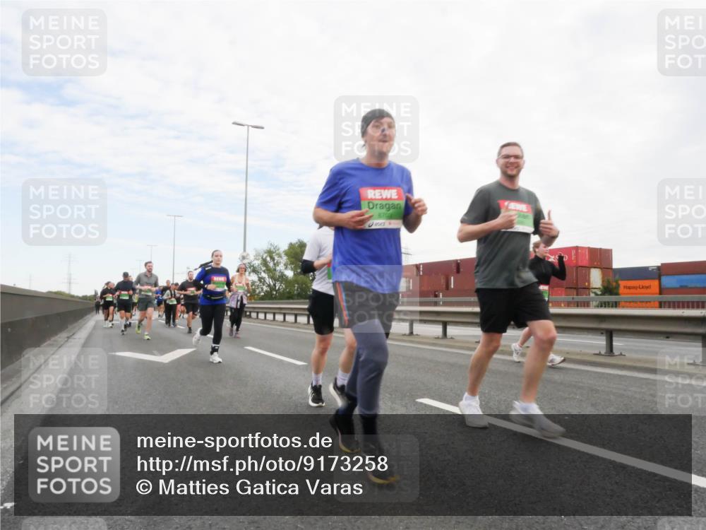 03.10.2025 - Köhlbrandbrückenlauf Matties Gatica Varas http://msf.ph/oto/9173258 03.10.2025 15:25:15 Position 3 870 meine-sportfotos.de