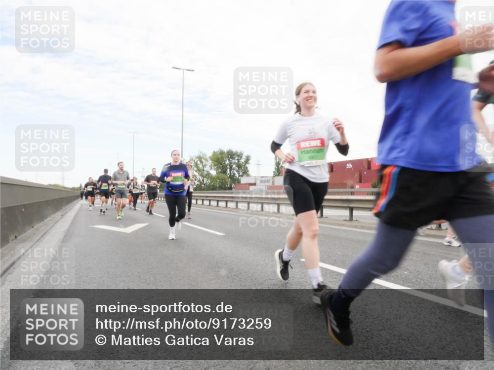 03.10.2025 - Köhlbrandbrückenlauf Matties Gatica Varas http://msf.ph/oto/9173259 03.10.2025 15:25:15 Position 3  meine-sportfotos.de