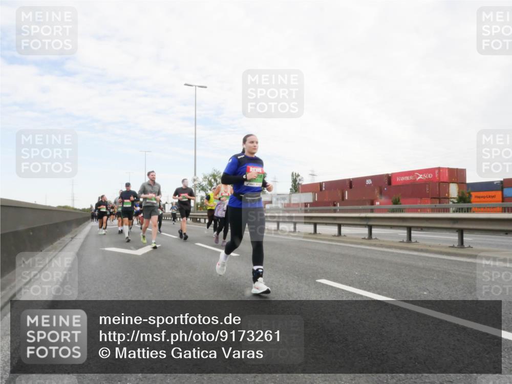 03.10.2025 - Köhlbrandbrückenlauf Matties Gatica Varas http://msf.ph/oto/9173261 03.10.2025 15:25:16 Position 3  meine-sportfotos.de