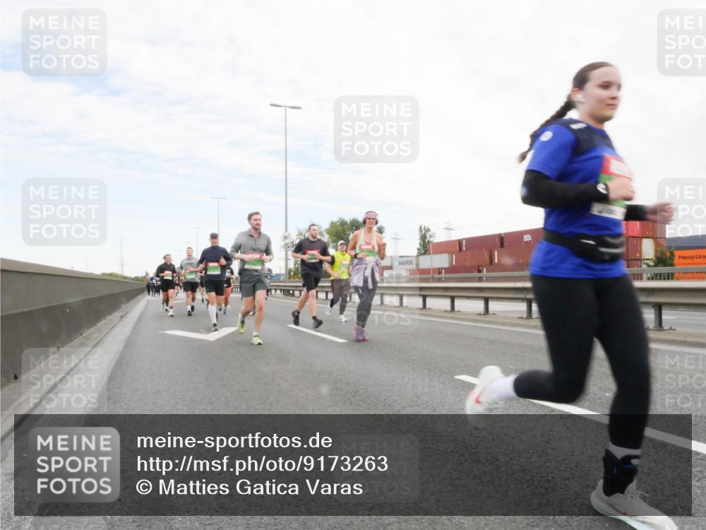 03.10.2025 - Köhlbrandbrückenlauf Matties Gatica Varas http://msf.ph/oto/9173263 03.10.2025 15:25:17 Position 3  meine-sportfotos.de