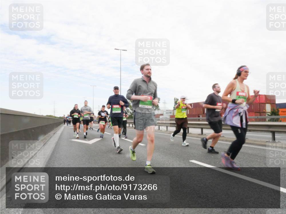 03.10.2025 - Köhlbrandbrückenlauf Matties Gatica Varas http://msf.ph/oto/9173266 03.10.2025 15:25:19 Position 3  meine-sportfotos.de