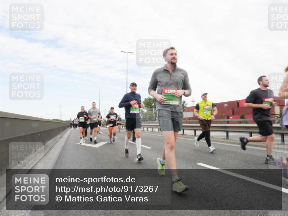 03.10.2025 - Köhlbrandbrückenlauf Matties Gatica Varas http://msf.ph/oto/9173267 03.10.2025 15:25:19 Position 3 7164 meine-sportfotos.de
