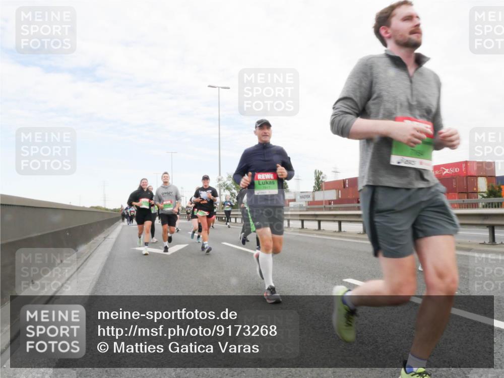 03.10.2025 - Köhlbrandbrückenlauf Matties Gatica Varas http://msf.ph/oto/9173268 03.10.2025 15:25:19 Position 3  meine-sportfotos.de