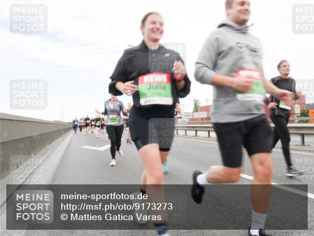 03.10.2025 - Köhlbrandbrückenlauf Matties Gatica Varas http://msf.ph/oto/9173273 03.10.2025 15:25:22 Position 3 77 meine-sportfotos.de