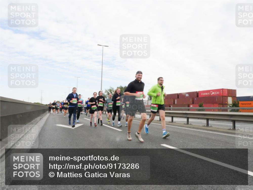 03.10.2025 - Köhlbrandbrückenlauf Matties Gatica Varas http://msf.ph/oto/9173286 03.10.2025 15:25:28 Position 3  meine-sportfotos.de