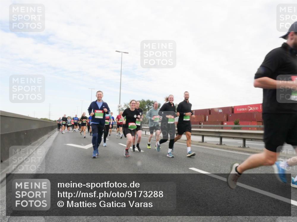 03.10.2025 - Köhlbrandbrückenlauf Matties Gatica Varas http://msf.ph/oto/9173288 03.10.2025 15:25:29 Position 3  meine-sportfotos.de