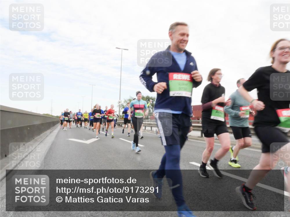 03.10.2025 - Köhlbrandbrückenlauf Matties Gatica Varas http://msf.ph/oto/9173291 03.10.2025 15:25:30 Position 3  meine-sportfotos.de