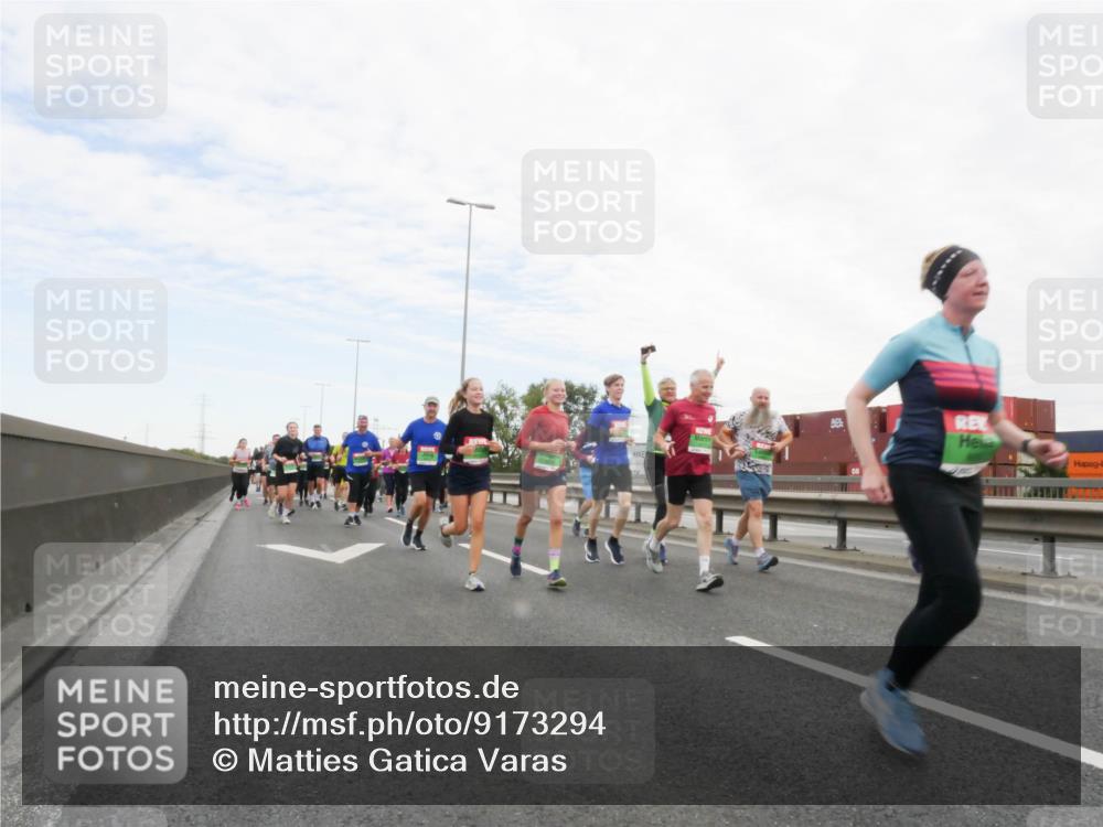 03.10.2025 - Köhlbrandbrückenlauf Matties Gatica Varas http://msf.ph/oto/9173294 03.10.2025 15:25:32 Position 3  meine-sportfotos.de