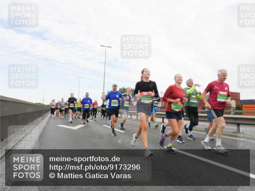 03.10.2025 - Köhlbrandbrückenlauf Matties Gatica Varas http://msf.ph/oto/9173296 03.10.2025 15:25:33 Position 3  meine-sportfotos.de