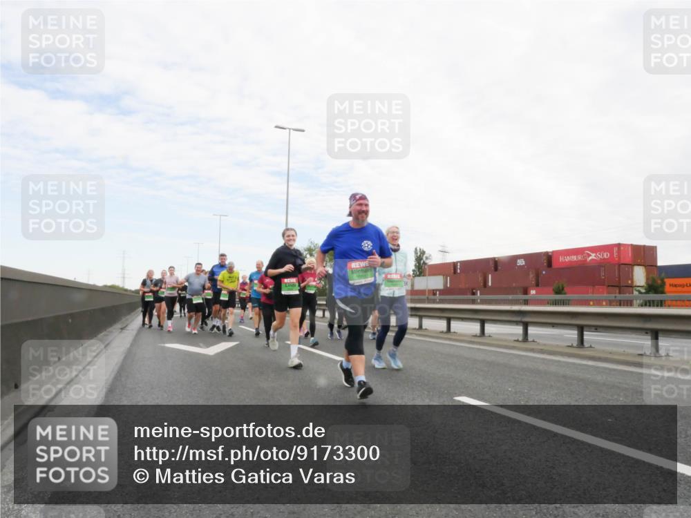 03.10.2025 - Köhlbrandbrückenlauf Matties Gatica Varas http://msf.ph/oto/9173300 03.10.2025 15:25:35 Position 3  meine-sportfotos.de