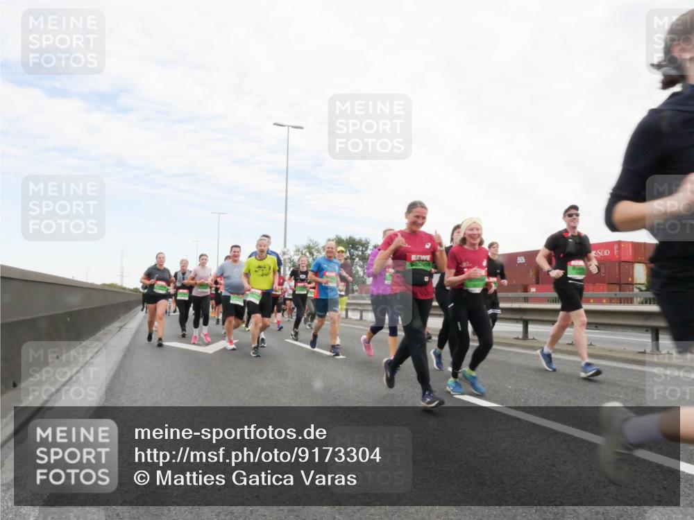 03.10.2025 - Köhlbrandbrückenlauf Matties Gatica Varas http://msf.ph/oto/9173304 03.10.2025 15:25:37 Position 3  meine-sportfotos.de