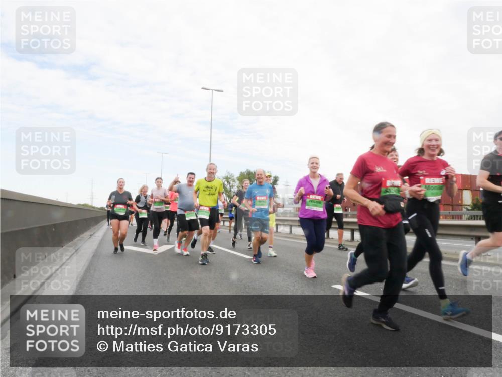 03.10.2025 - Köhlbrandbrückenlauf Matties Gatica Varas http://msf.ph/oto/9173305 03.10.2025 15:25:37 Position 3  meine-sportfotos.de