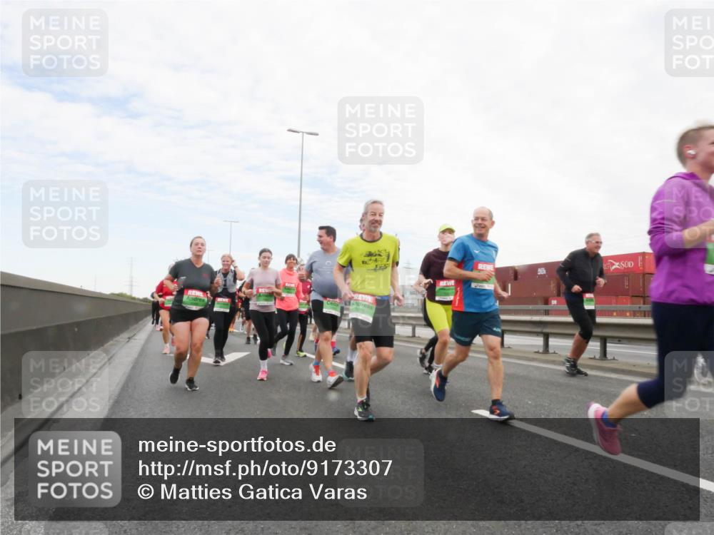 03.10.2025 - Köhlbrandbrückenlauf Matties Gatica Varas http://msf.ph/oto/9173307 03.10.2025 15:25:38 Position 3  meine-sportfotos.de