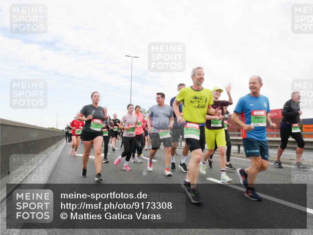 03.10.2025 - Köhlbrandbrückenlauf Matties Gatica Varas http://msf.ph/oto/9173308 03.10.2025 15:25:39 Position 3 7675 meine-sportfotos.de