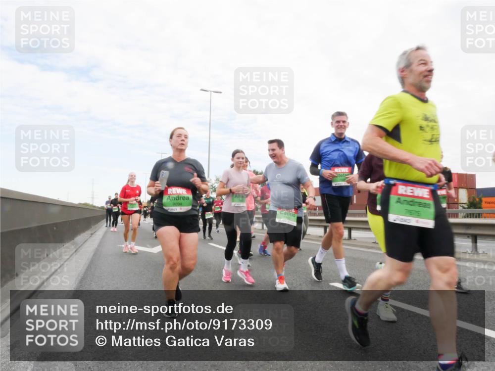 03.10.2025 - Köhlbrandbrückenlauf Matties Gatica Varas http://msf.ph/oto/9173309 03.10.2025 15:25:39 Position 3 9094 meine-sportfotos.de