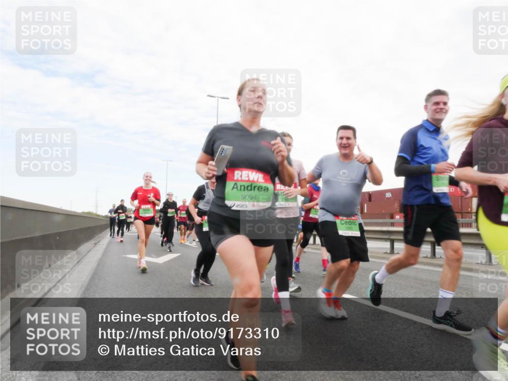 03.10.2025 - Köhlbrandbrückenlauf Matties Gatica Varas http://msf.ph/oto/9173310 03.10.2025 15:25:40 Position 3 9094 meine-sportfotos.de