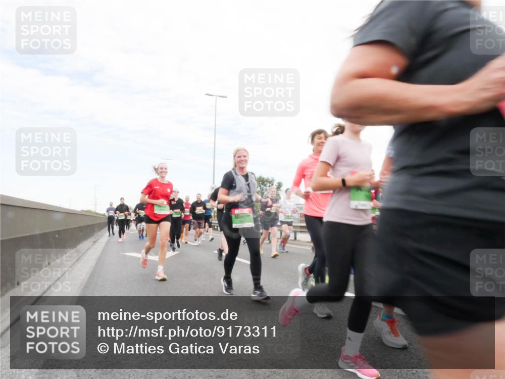 03.10.2025 - Köhlbrandbrückenlauf Matties Gatica Varas http://msf.ph/oto/9173311 03.10.2025 15:25:40 Position 3  meine-sportfotos.de