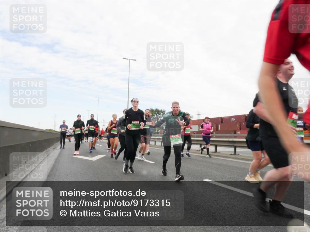 03.10.2025 - Köhlbrandbrückenlauf Matties Gatica Varas http://msf.ph/oto/9173315 03.10.2025 15:25:42 Position 3  meine-sportfotos.de