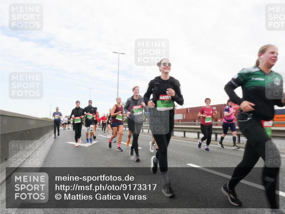 03.10.2025 - Köhlbrandbrückenlauf Matties Gatica Varas http://msf.ph/oto/9173317 03.10.2025 15:25:43 Position 3 8303 meine-sportfotos.de
