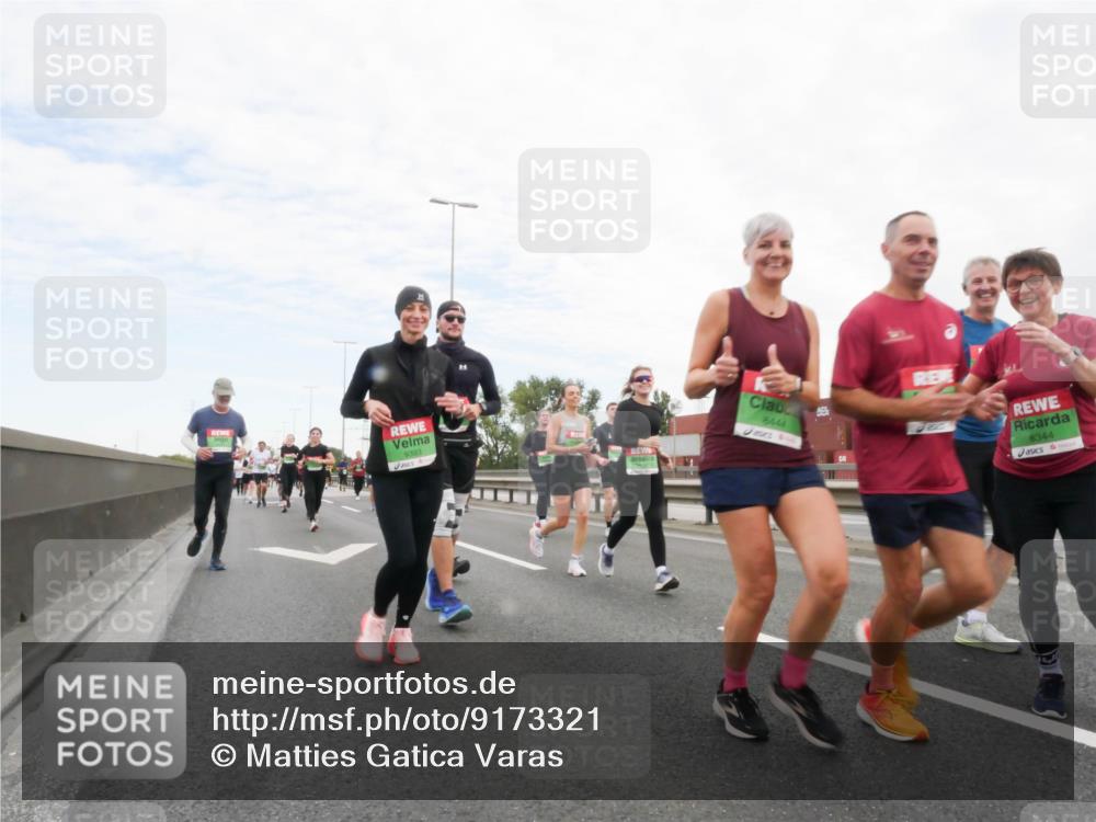 03.10.2025 - Köhlbrandbrückenlauf Matties Gatica Varas http://msf.ph/oto/9173321 03.10.2025 15:25:45 Position 3 9393, 8444, 8344 meine-sportfotos.de