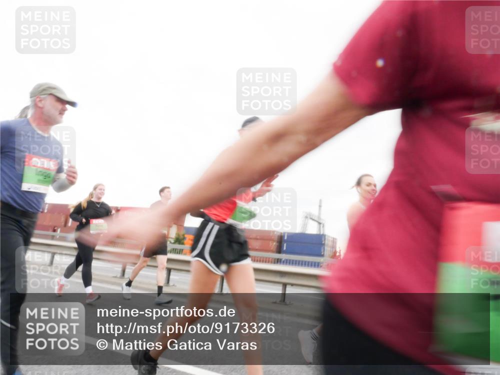 03.10.2025 - Köhlbrandbrückenlauf Matties Gatica Varas http://msf.ph/oto/9173326 03.10.2025 15:25:47 Position 3  meine-sportfotos.de