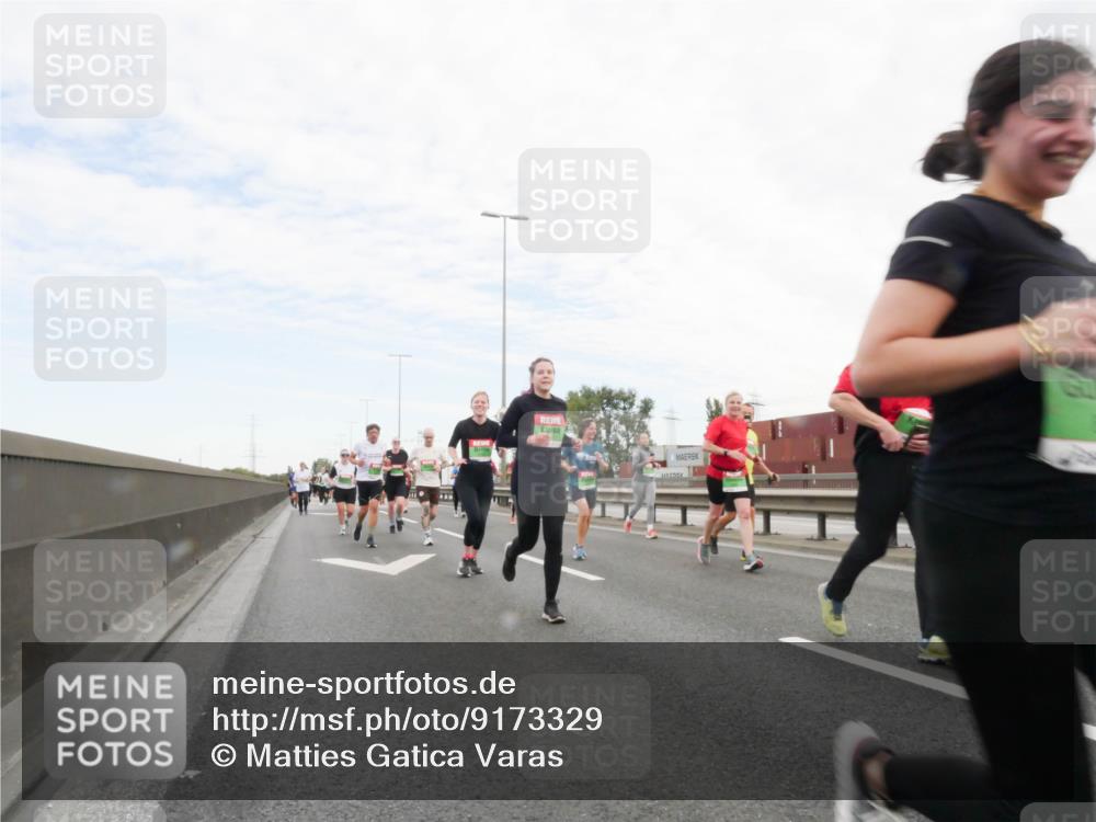 03.10.2025 - Köhlbrandbrückenlauf Matties Gatica Varas http://msf.ph/oto/9173329 03.10.2025 15:25:49 Position 3  meine-sportfotos.de