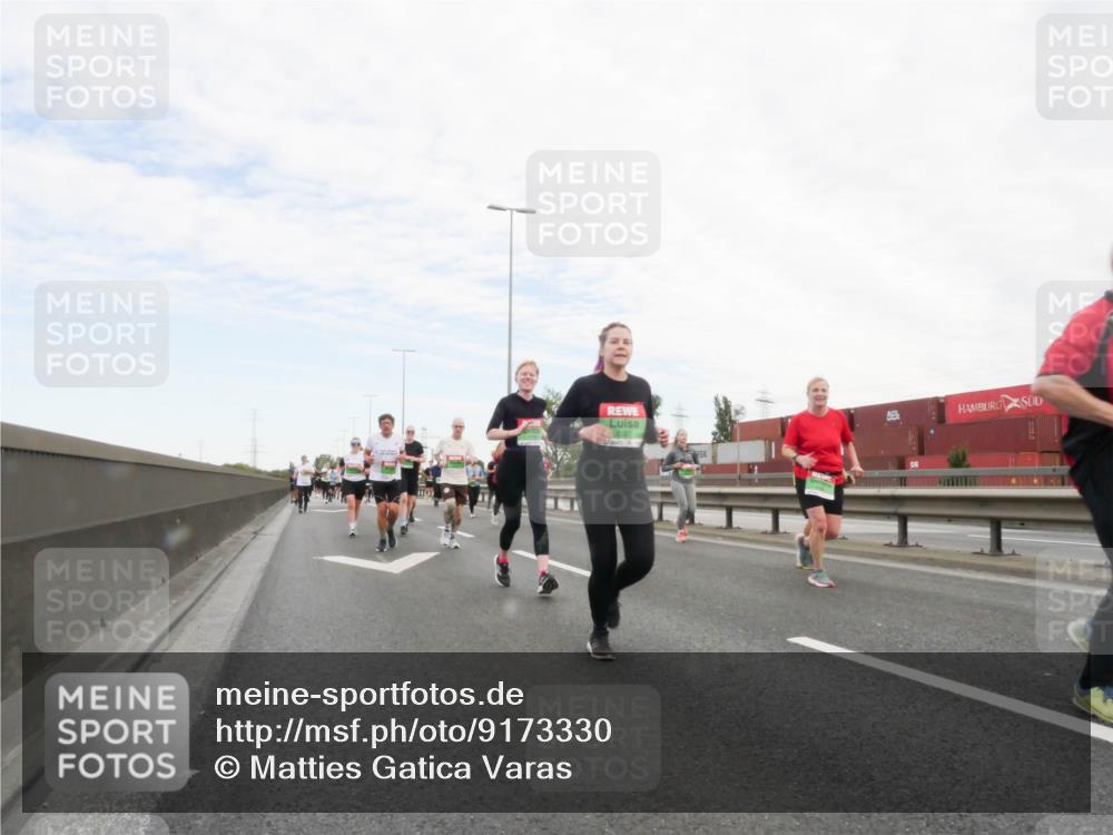 03.10.2025 - Köhlbrandbrückenlauf Matties Gatica Varas http://msf.ph/oto/9173330 03.10.2025 15:25:49 Position 3  meine-sportfotos.de
