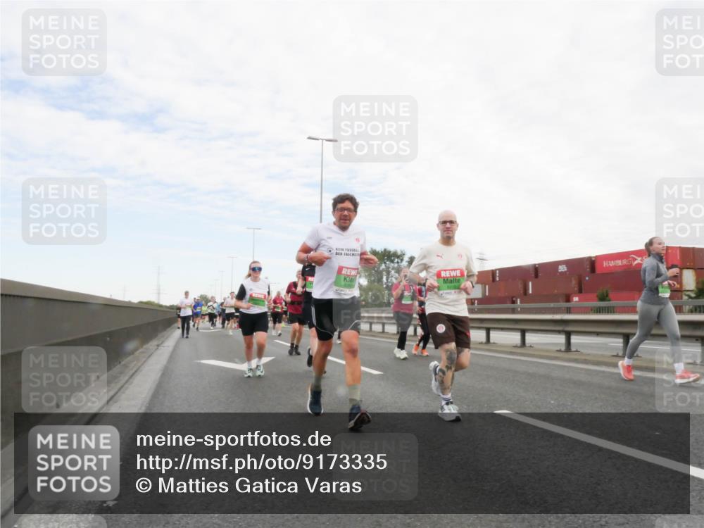 03.10.2025 - Köhlbrandbrückenlauf Matties Gatica Varas http://msf.ph/oto/9173335 03.10.2025 15:25:52 Position 3  meine-sportfotos.de