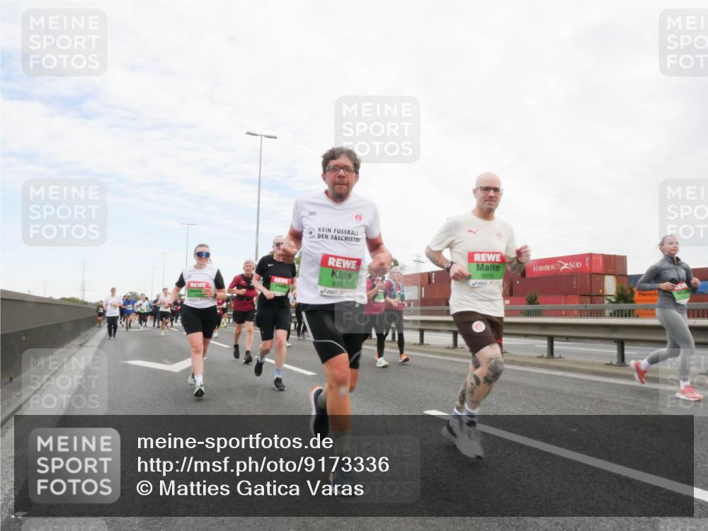 03.10.2025 - Köhlbrandbrückenlauf Matties Gatica Varas http://msf.ph/oto/9173336 03.10.2025 15:25:52 Position 3 8280, 8272 meine-sportfotos.de
