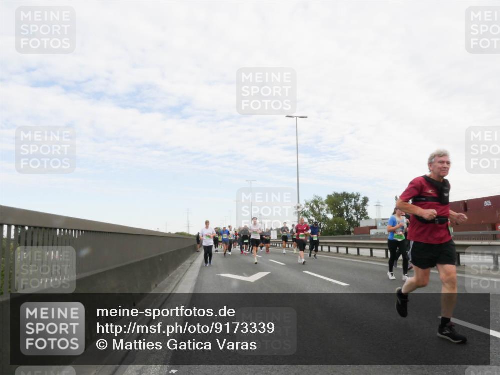 03.10.2025 - Köhlbrandbrückenlauf Matties Gatica Varas http://msf.ph/oto/9173339 03.10.2025 15:25:54 Position 3  meine-sportfotos.de