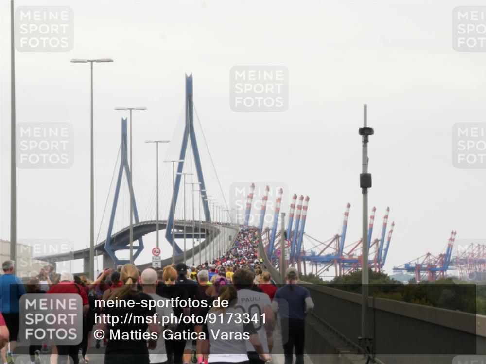 03.10.2025 - Köhlbrandbrückenlauf Matties Gatica Varas http://msf.ph/oto/9173341 03.10.2025 15:26:02 Position 3 121 meine-sportfotos.de
