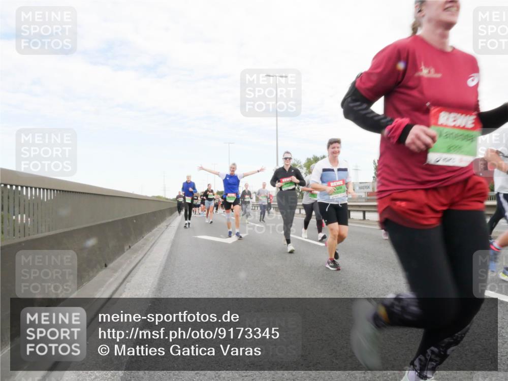 03.10.2025 - Köhlbrandbrückenlauf Matties Gatica Varas http://msf.ph/oto/9173345 03.10.2025 15:26:13 Position 3  meine-sportfotos.de