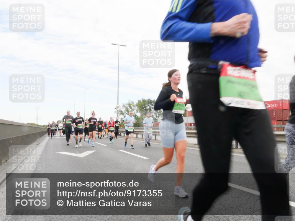 03.10.2025 - Köhlbrandbrückenlauf Matties Gatica Varas http://msf.ph/oto/9173355 03.10.2025 15:26:18 Position 3  meine-sportfotos.de