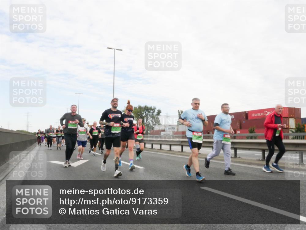 03.10.2025 - Köhlbrandbrückenlauf Matties Gatica Varas http://msf.ph/oto/9173359 03.10.2025 15:26:20 Position 3  meine-sportfotos.de