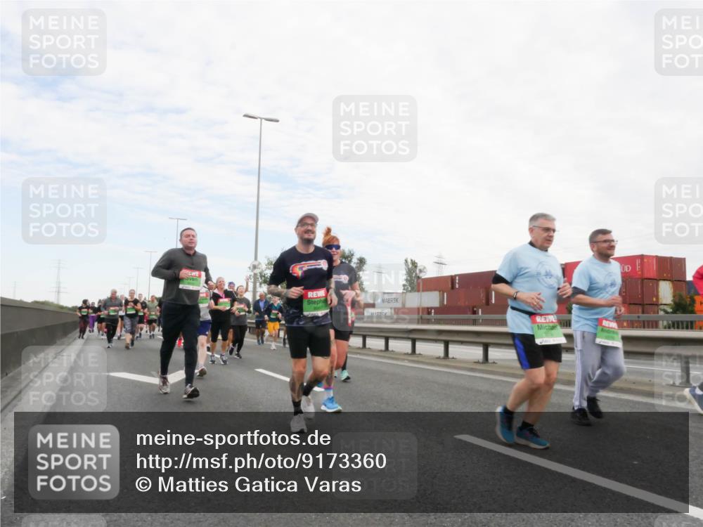 03.10.2025 - Köhlbrandbrückenlauf Matties Gatica Varas http://msf.ph/oto/9173360 03.10.2025 15:26:21 Position 3  meine-sportfotos.de