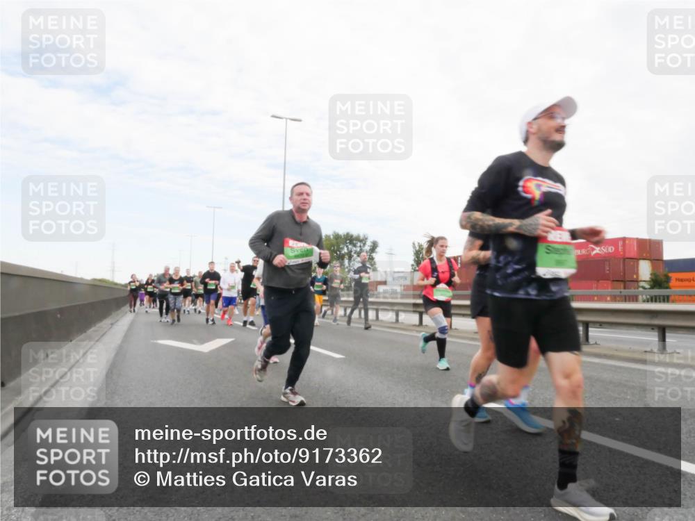 03.10.2025 - Köhlbrandbrückenlauf Matties Gatica Varas http://msf.ph/oto/9173362 03.10.2025 15:26:22 Position 3  meine-sportfotos.de