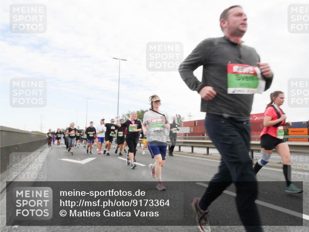 03.10.2025 - Köhlbrandbrückenlauf Matties Gatica Varas http://msf.ph/oto/9173364 03.10.2025 15:26:23 Position 3  meine-sportfotos.de