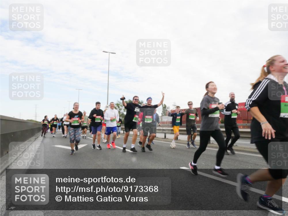 03.10.2025 - Köhlbrandbrückenlauf Matties Gatica Varas http://msf.ph/oto/9173368 03.10.2025 15:26:25 Position 3  meine-sportfotos.de
