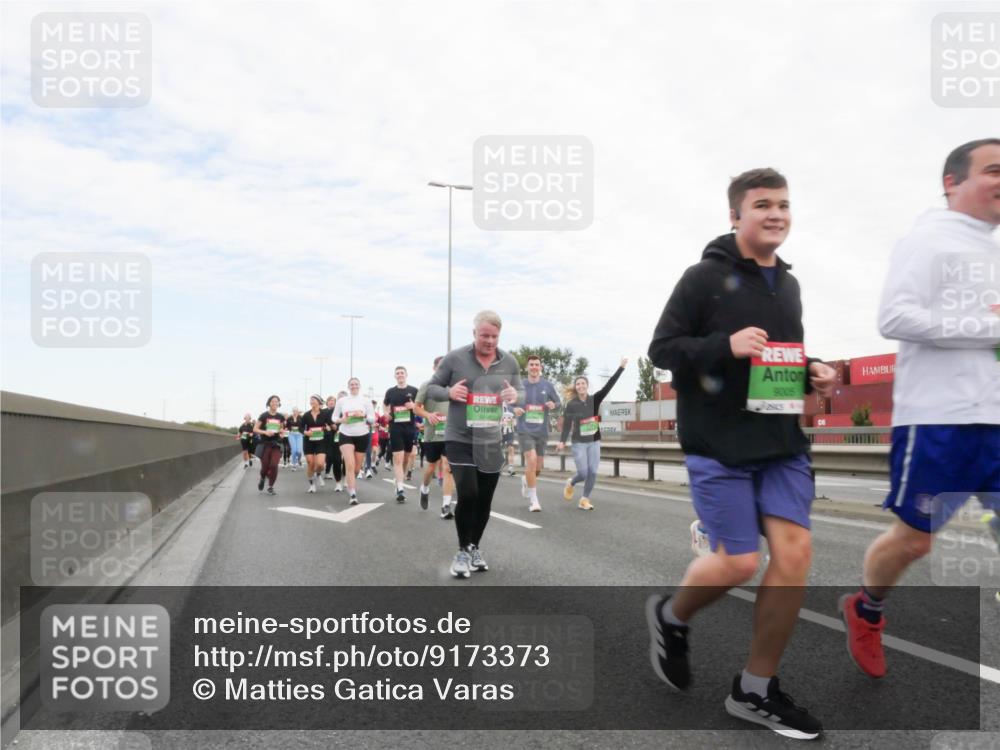 03.10.2025 - Köhlbrandbrückenlauf Matties Gatica Varas http://msf.ph/oto/9173373 03.10.2025 15:26:27 Position 3 9005 meine-sportfotos.de